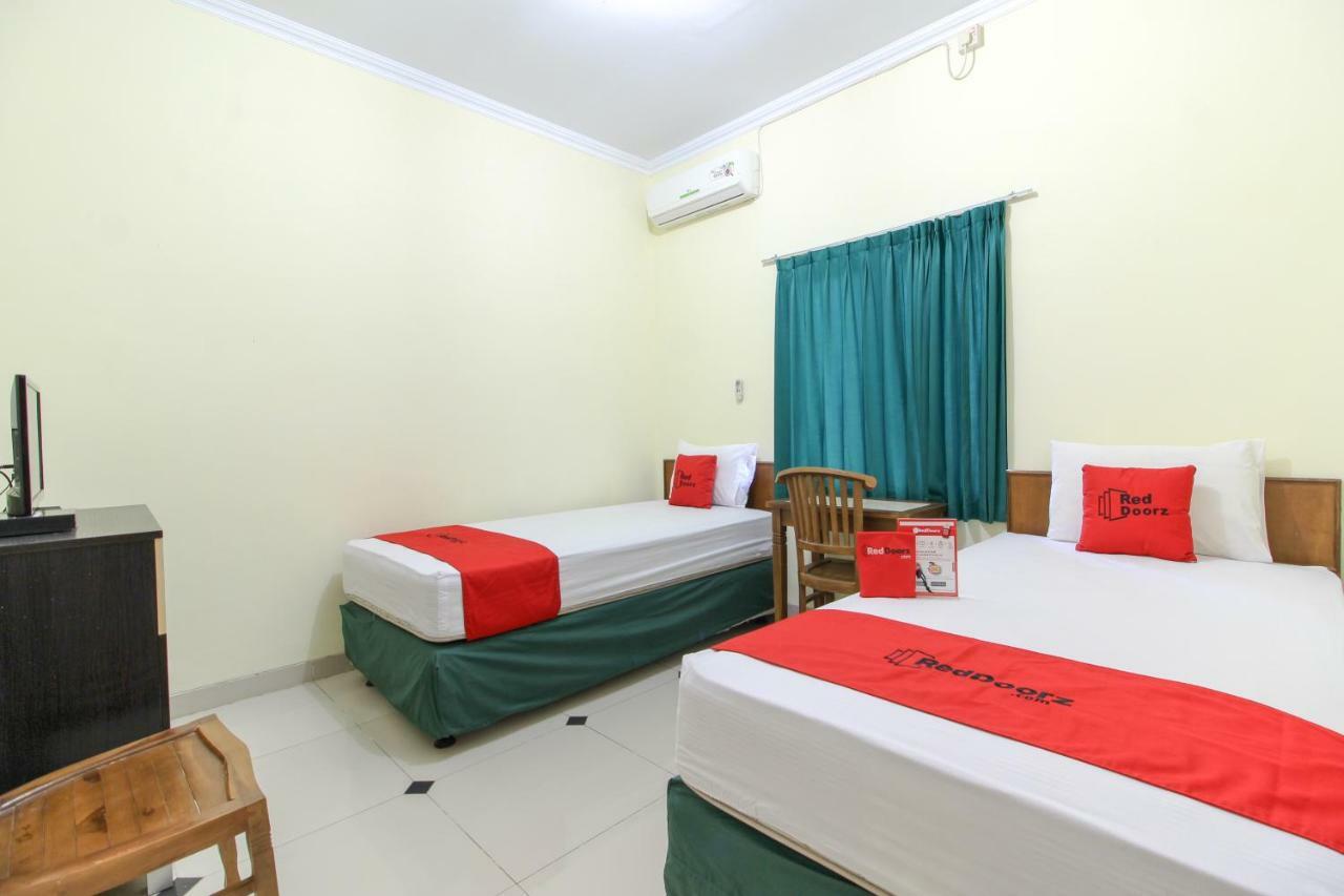 RedDoorz near Rumah Sakit Condong Catur Maguwo Buitenkant foto