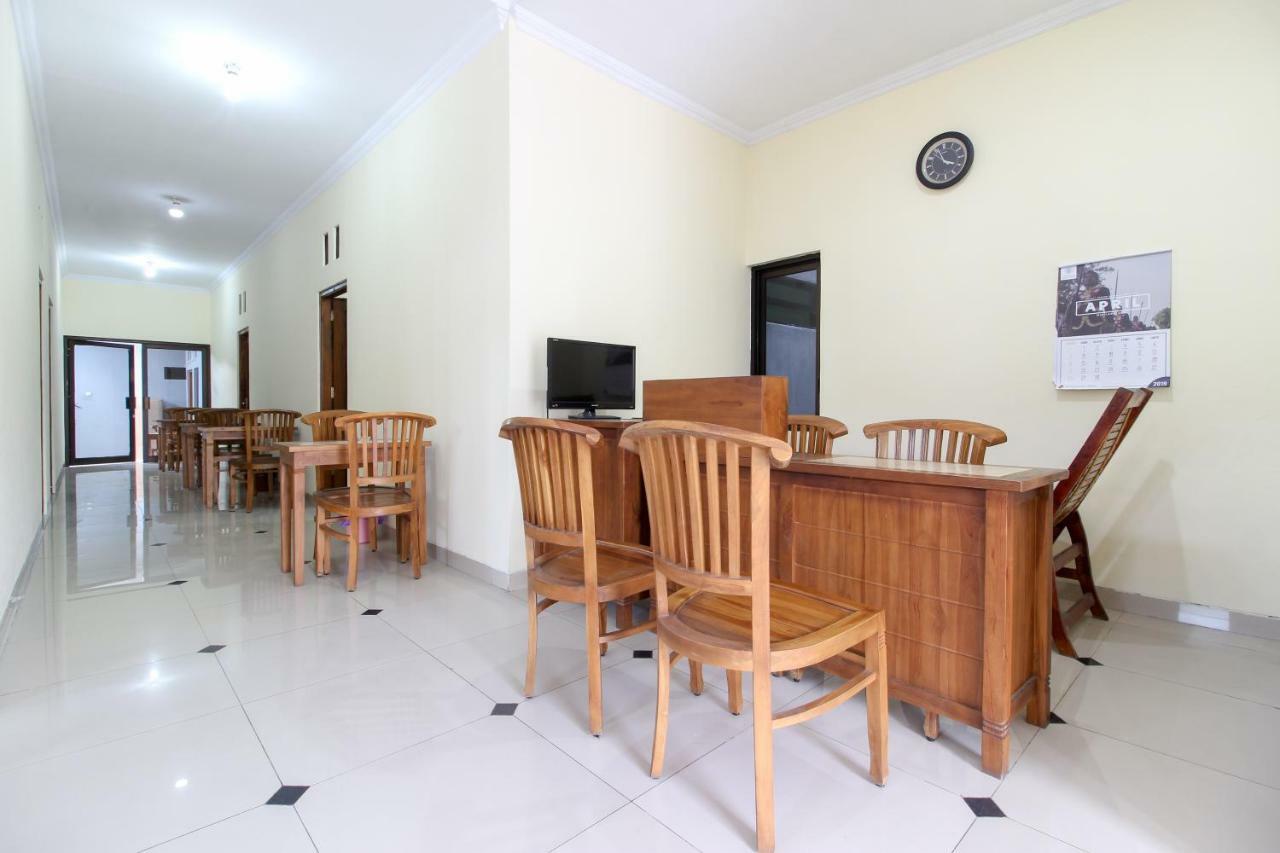 RedDoorz near Rumah Sakit Condong Catur Maguwo Buitenkant foto