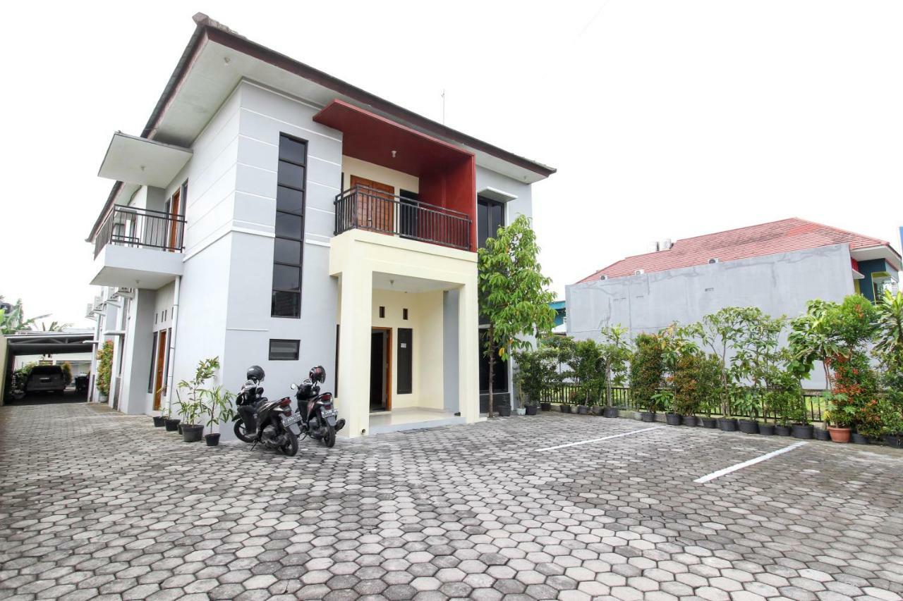 RedDoorz near Rumah Sakit Condong Catur Maguwo Buitenkant foto